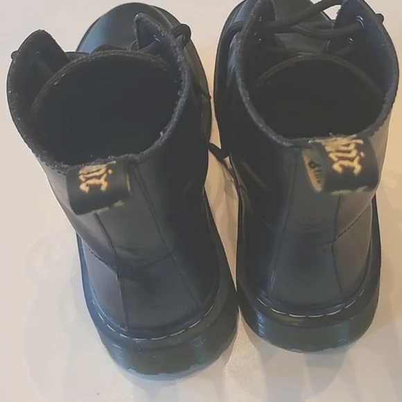 Dr. Martens Luana Black Leather Boots-Size 7 -EUC - Picture 4 of 8